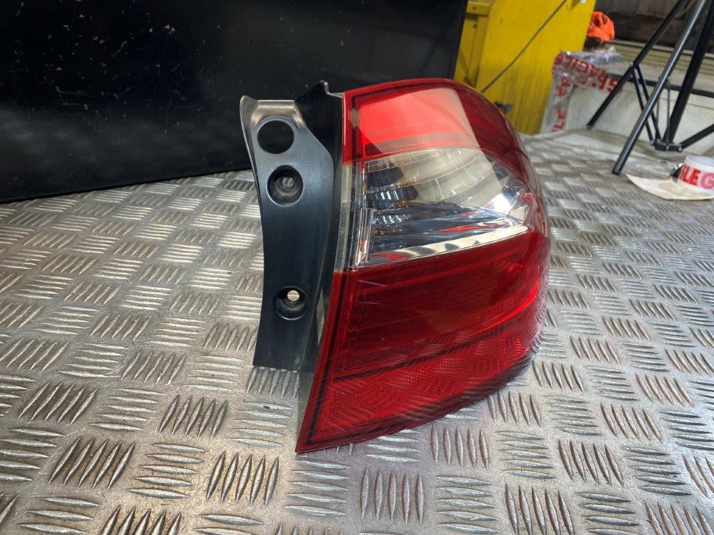 11-17 KIA RIO MK3 5 DOOR O/S DRIVER OFF SIDE TAILGATE INNER REAR LIGHT - Thumbnail 3