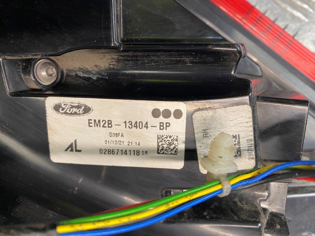 15-19 FORD S-MAX MK2 O/S DRIVER OFF SIDE TAILGATE INNER REAR LIGHT ...