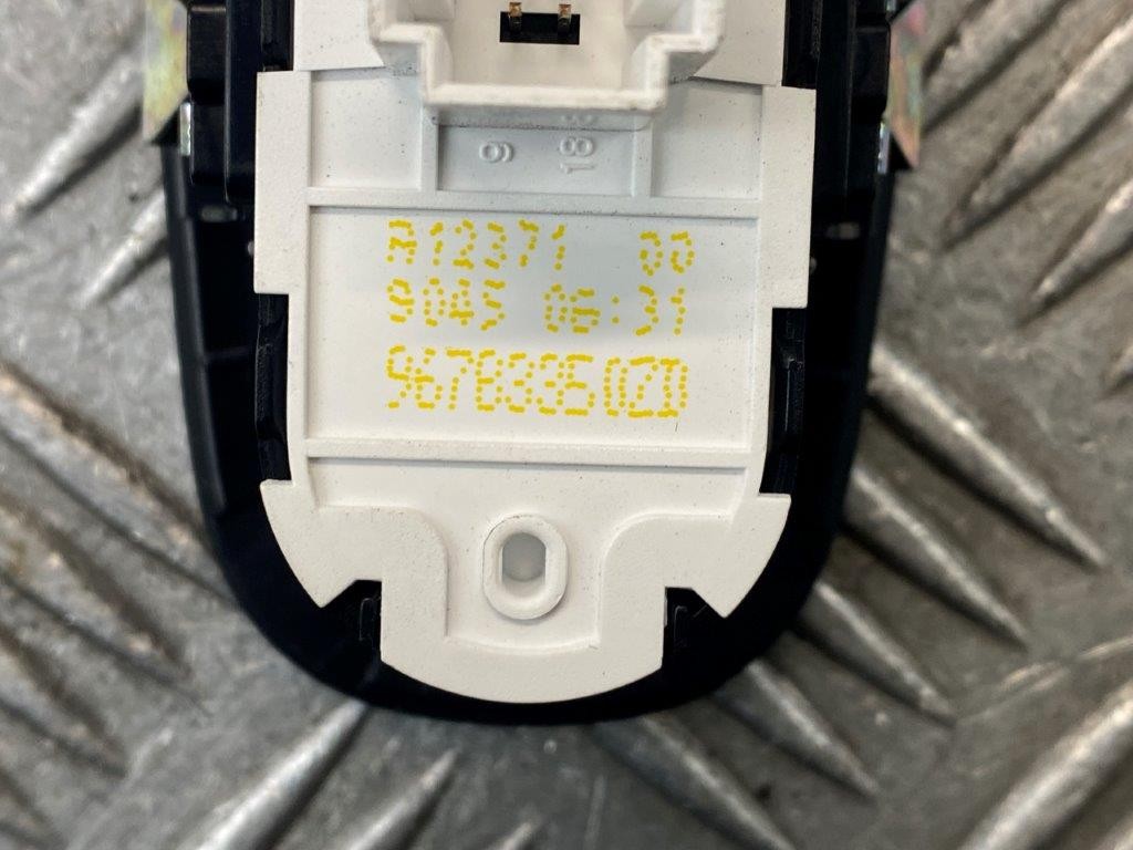 14-19 PEUGEOT 308 MK2 DRIVER SIDE FRONT WINDOW CONTROL SWITCH PANEL 96783350ZD - Thumbnail 6