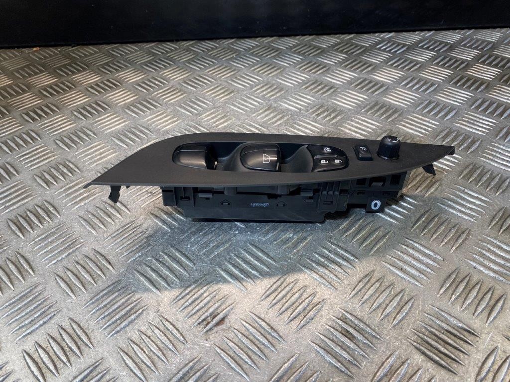 14-18 NISSAN PULSAR C13 DRIVER SIDE FRONT WINDOW CONTROL SWITCH PANEL 254013ZP1A - Thumbnail 4