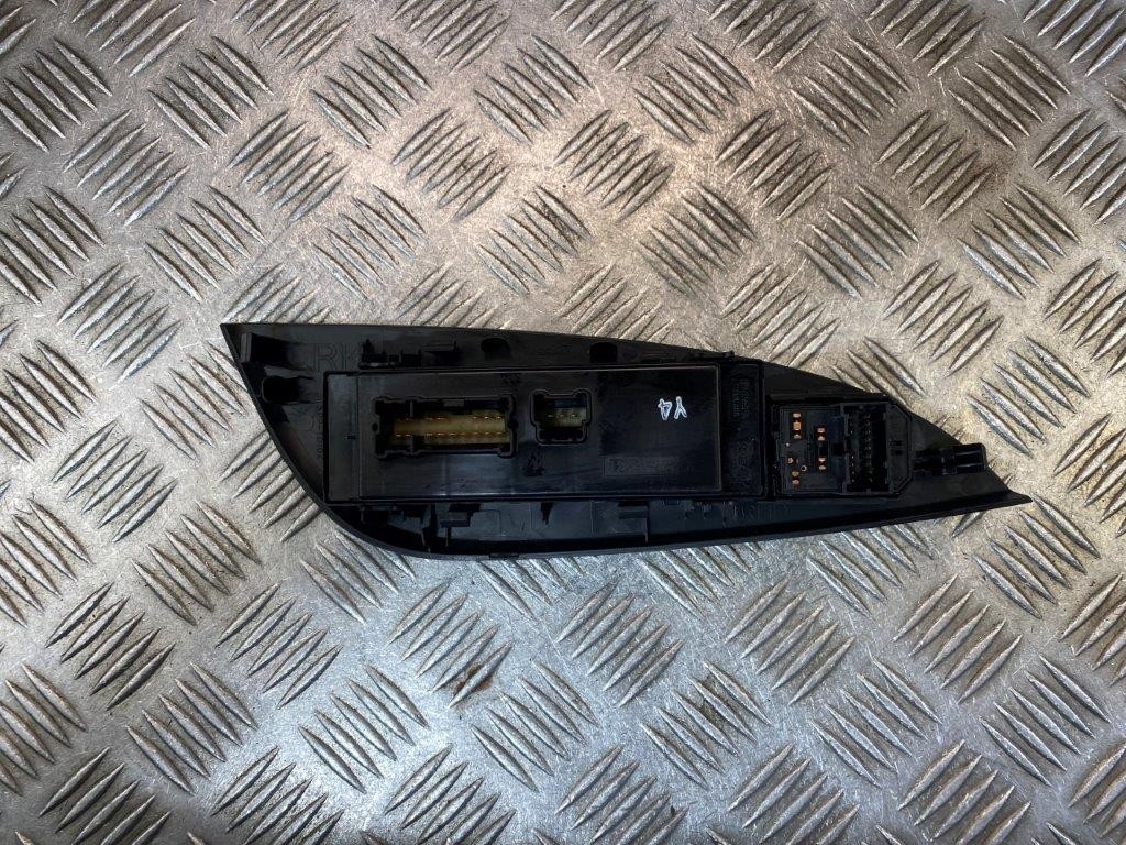 14-18 NISSAN PULSAR C13 DRIVER SIDE FRONT WINDOW CONTROL SWITCH PANEL 254013ZP1A - Thumbnail 5