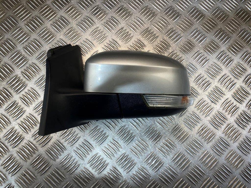11-15 FORD FOCUS ZETEC 105 C346 5 Door Hatchback MK3 Front Left Side view mirror